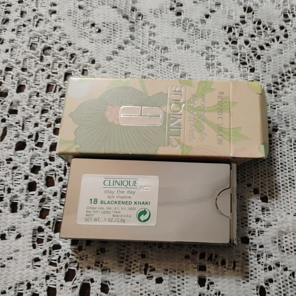 Clinique Stay The Day Eye Shadow .10 oz #18 blackened khaki ##RARE(new with box)